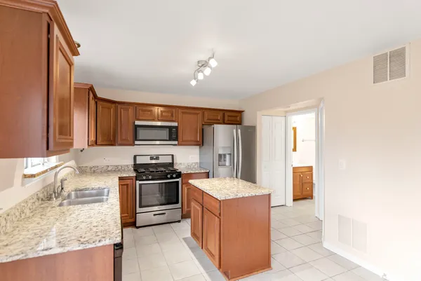 $285,000 | 5903 Delaware Avenue, Gurnee, IL 60031