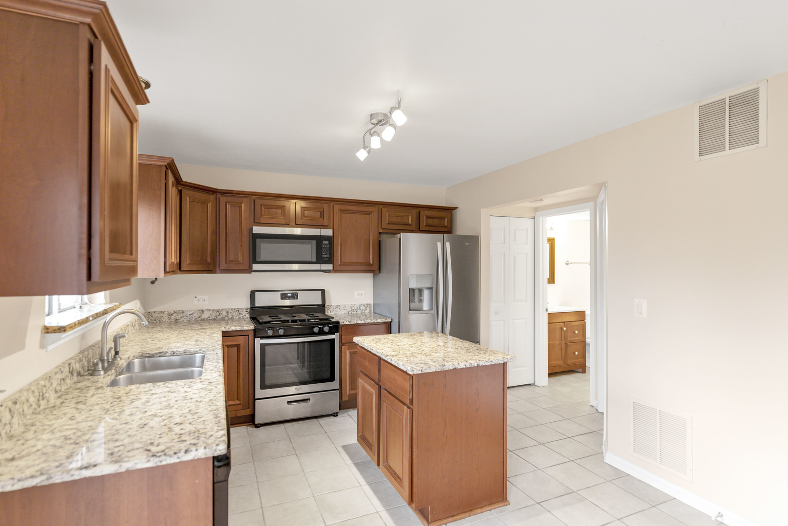 5903 Delaware Avenue Gurnee, IL 60031 - Photo 7 of 19