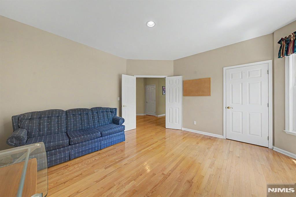 1 Skytop Ridge Oakland, NJ 07436 - Photo 18 of 43