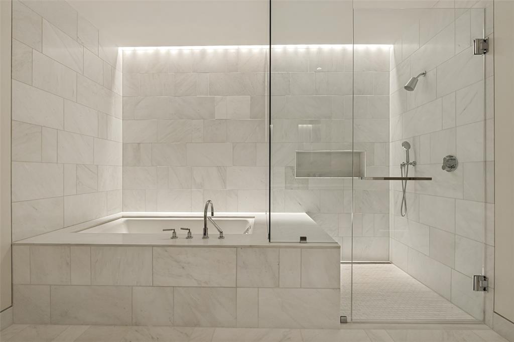 1747 Leonard Street, Unit 2002 Dallas, TX 75201 - Photo 10 of 33 a bathroom with a shower and a sink