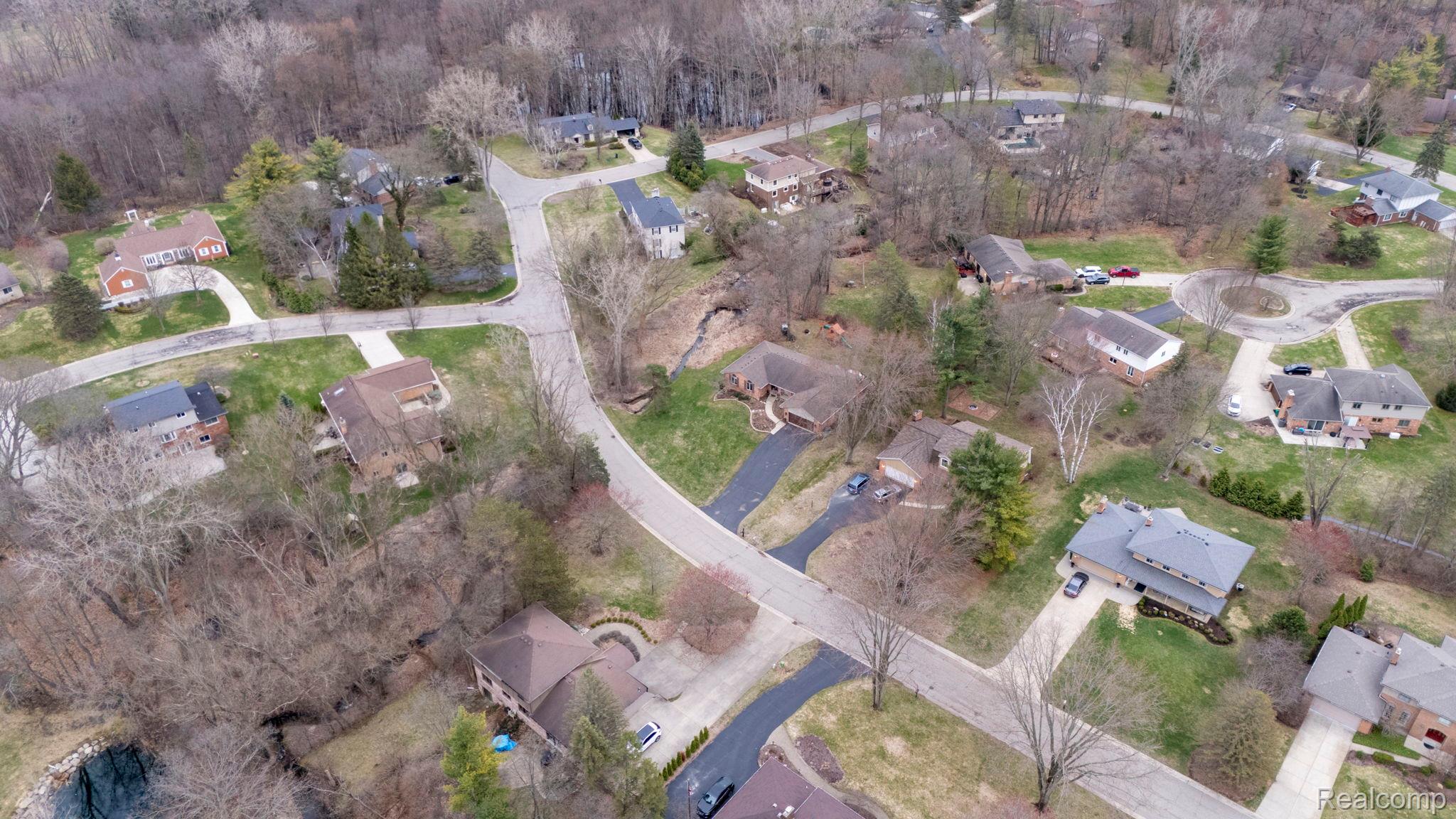 341 Ridgewood Road Rochester, MI 48306 - Photo 68 of 74 72-web-or-mls-DJI_20260401191851_0043_D.jpg