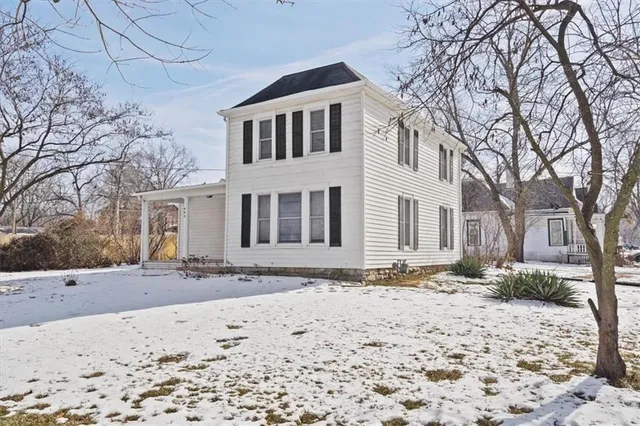 $179,000 | 403 South Ash Street, Ottawa, KS 66067