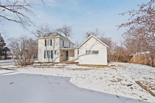 $179,000 | 403 South Ash Street, Ottawa, KS 66067
