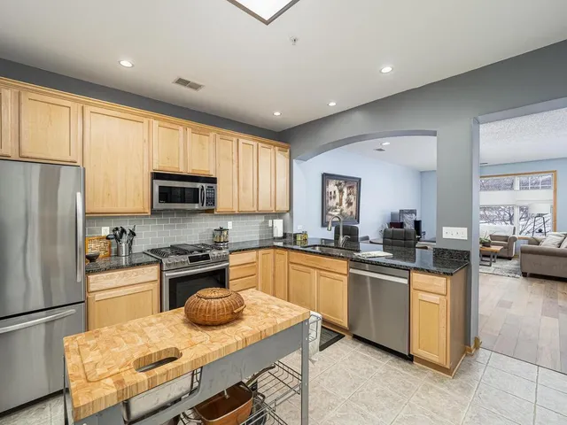 $399,888 | 5970 West 16th Street, Unit 712, St. Louis Park, MN 55416