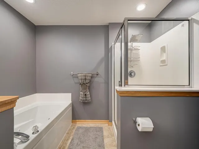 $399,888 | 5970 West 16th Street, Unit 712, St. Louis Park, MN 55416