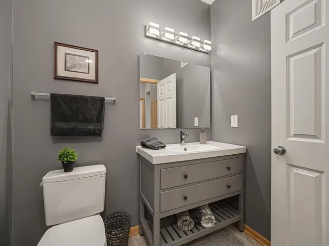 $399,888 | 5970 West 16th Street, Unit 712, St. Louis Park, MN 55416