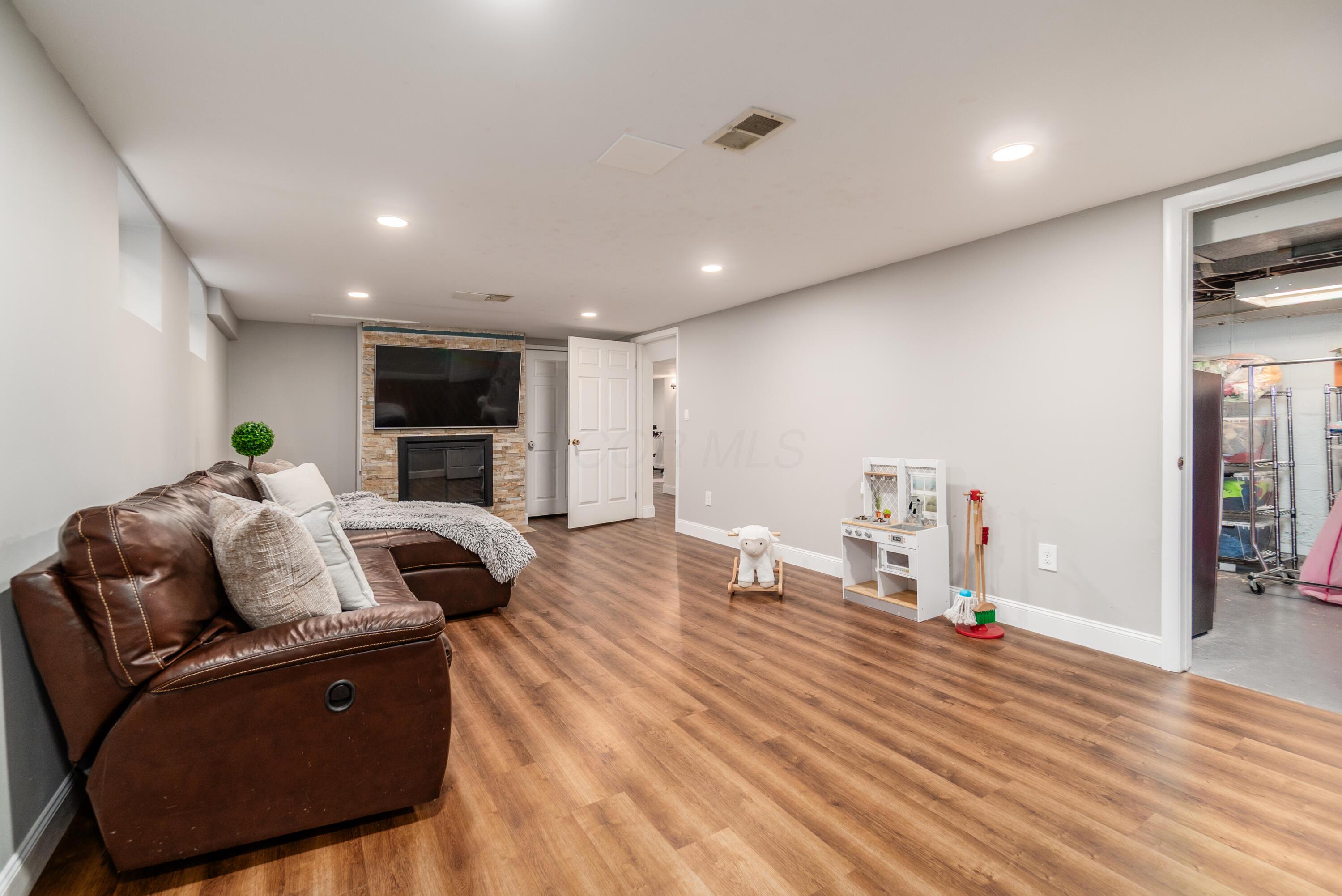 3166 South Dorchester Road Columbus, OH 43221 - Photo 22 of 34 Y_3166_S_Dorchester-051