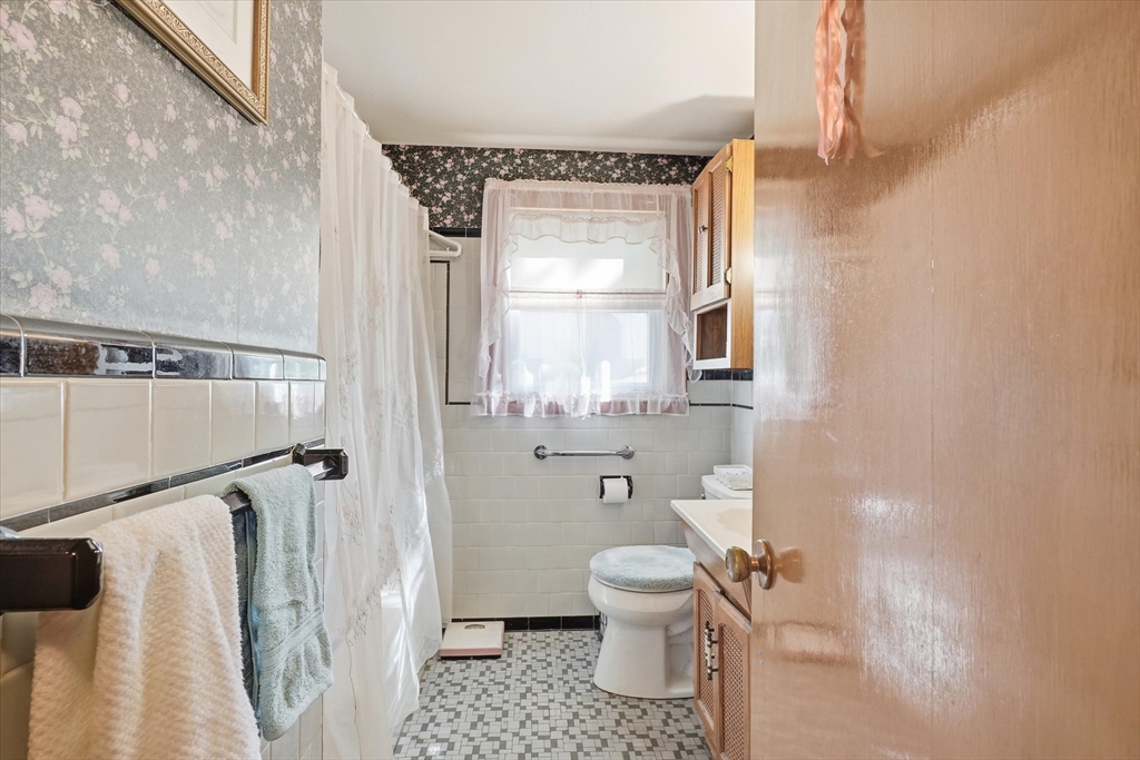 12 Cannon Rock Road Lynn, MA 01904 - Photo 10 of 42