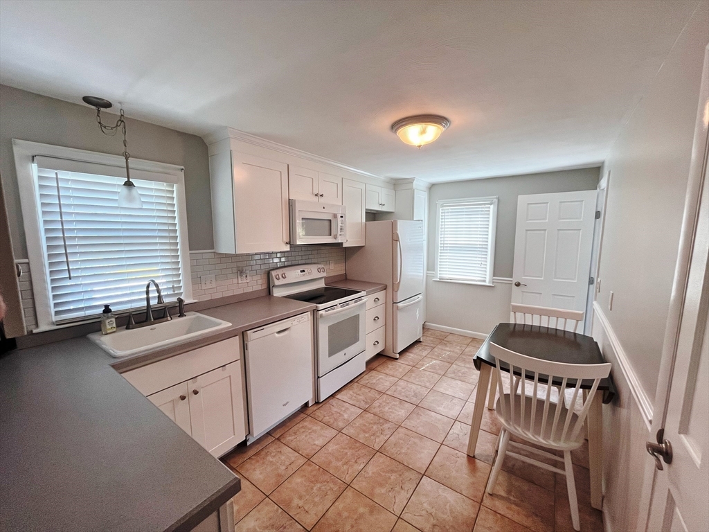 37 Denwall Drive Springfield, MA 01119 - Photo 5 of 32