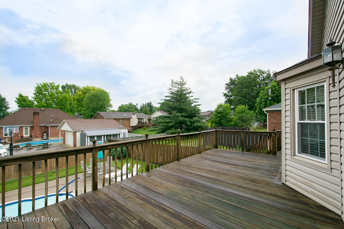 2805 Lexham Road Louisville, KY 40220 - Photo 42 of 54 Deck view