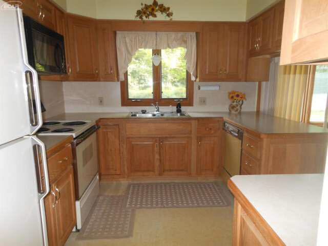 5228 Millington Road Millington, MI 48746 - Photo 2 of 10 21213831-1.JPG