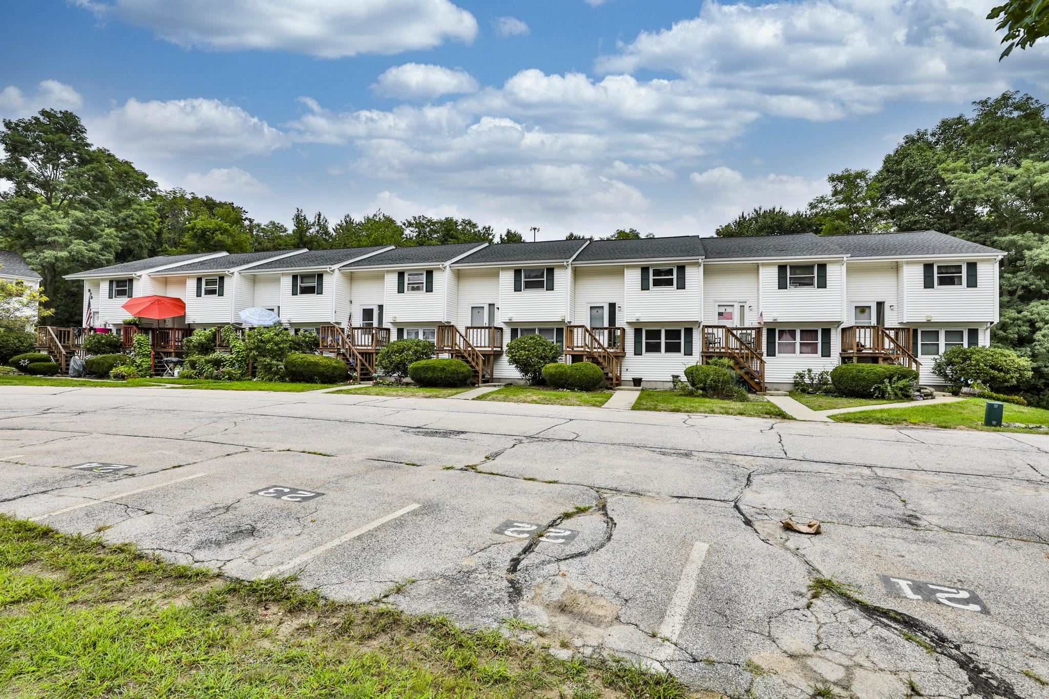 879 Mammoth Road, Unit 5 Manchester, NH 03104 - Photo 1 of 33
