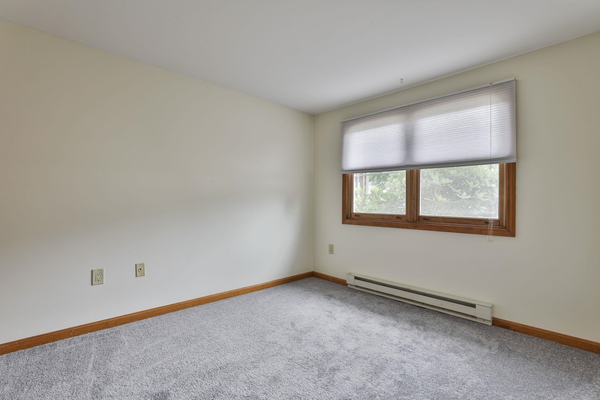 879 Mammoth Road, Unit 5 Manchester, NH 03104 - Photo 15 of 33