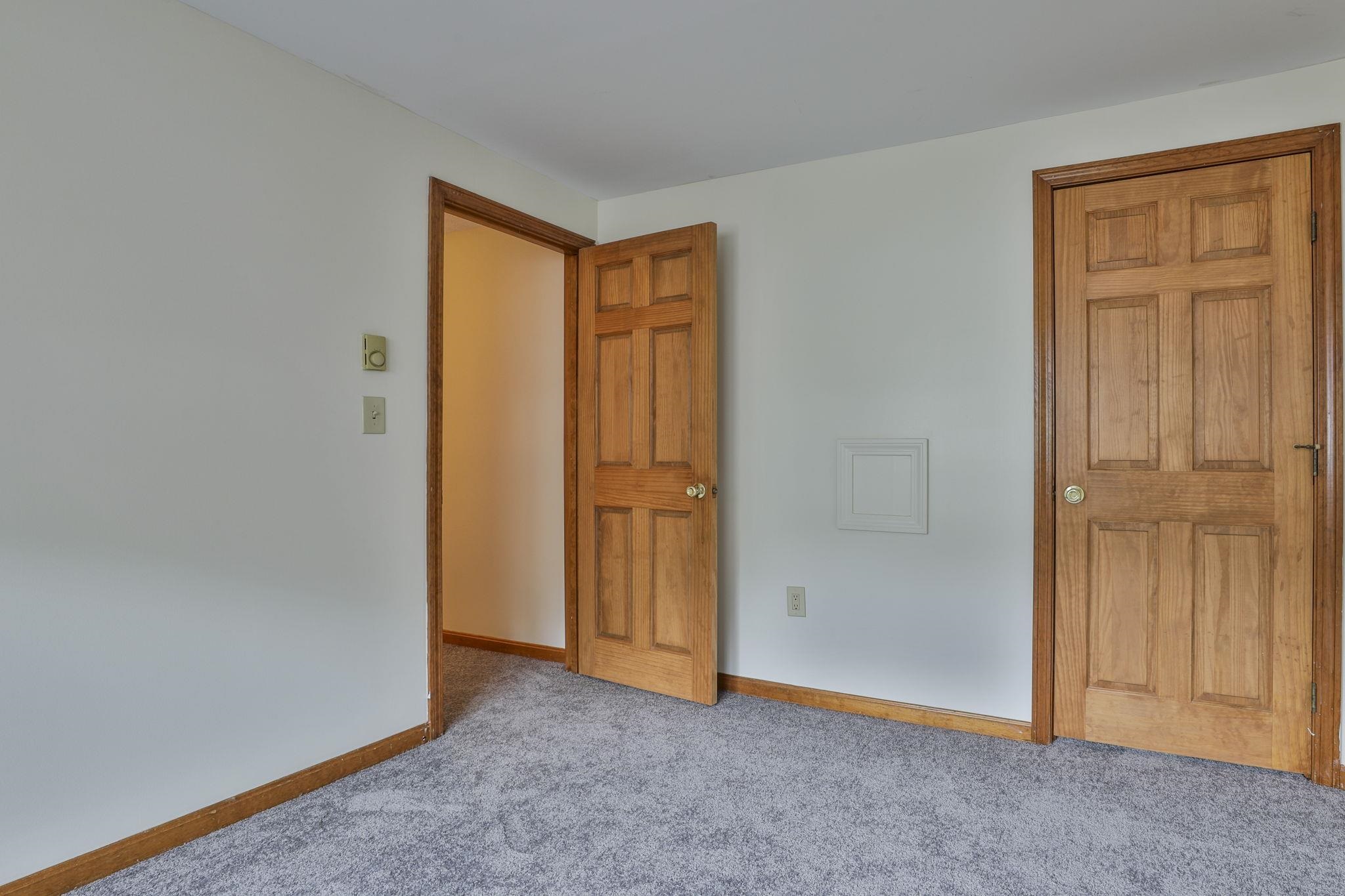 879 Mammoth Road, Unit 5 Manchester, NH 03104 - Photo 16 of 33