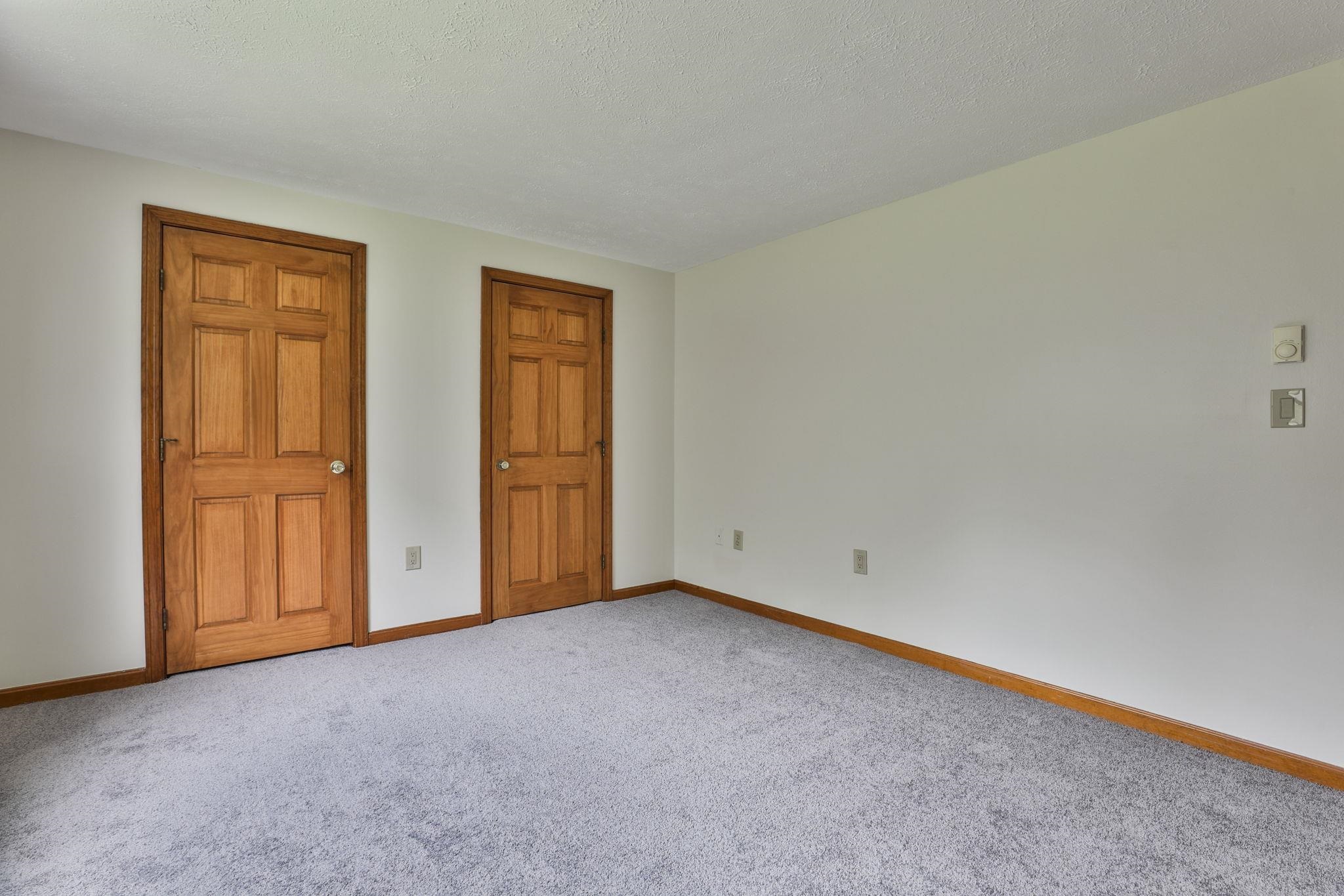 879 Mammoth Road, Unit 5 Manchester, NH 03104 - Photo 18 of 33