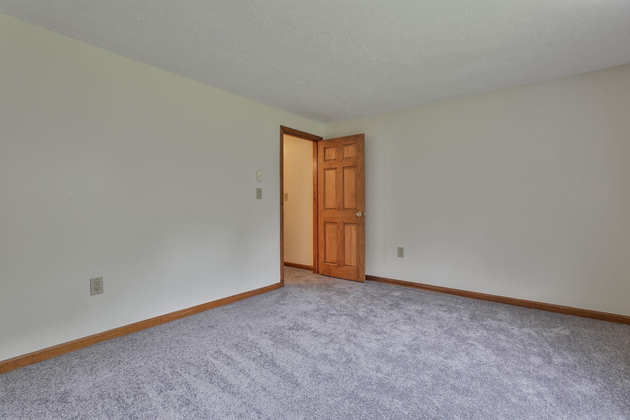 879 Mammoth Road, Unit 5 Manchester, NH 03104 - Photo 20 of 33