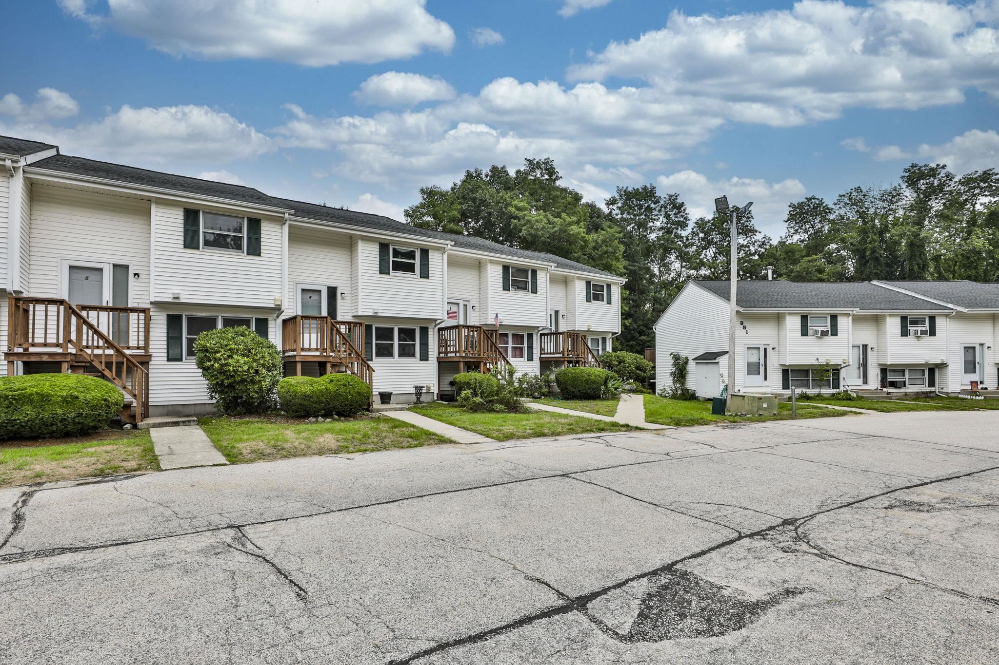 879 Mammoth Road, Unit 5 Manchester, NH 03104 - Photo 2 of 33