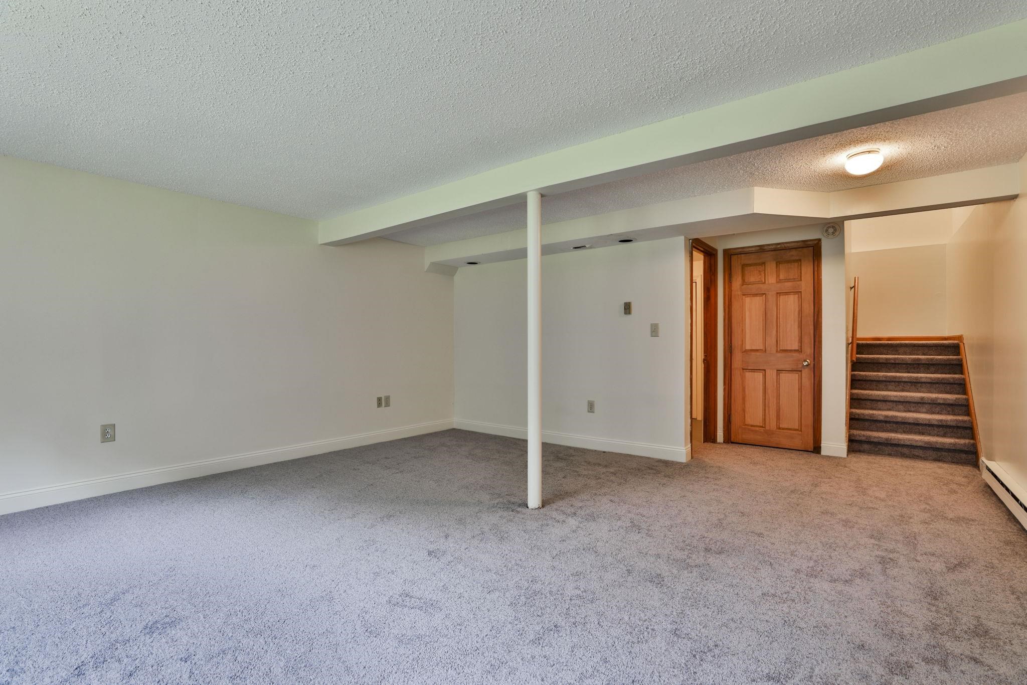 879 Mammoth Road, Unit 5 Manchester, NH 03104 - Photo 21 of 33