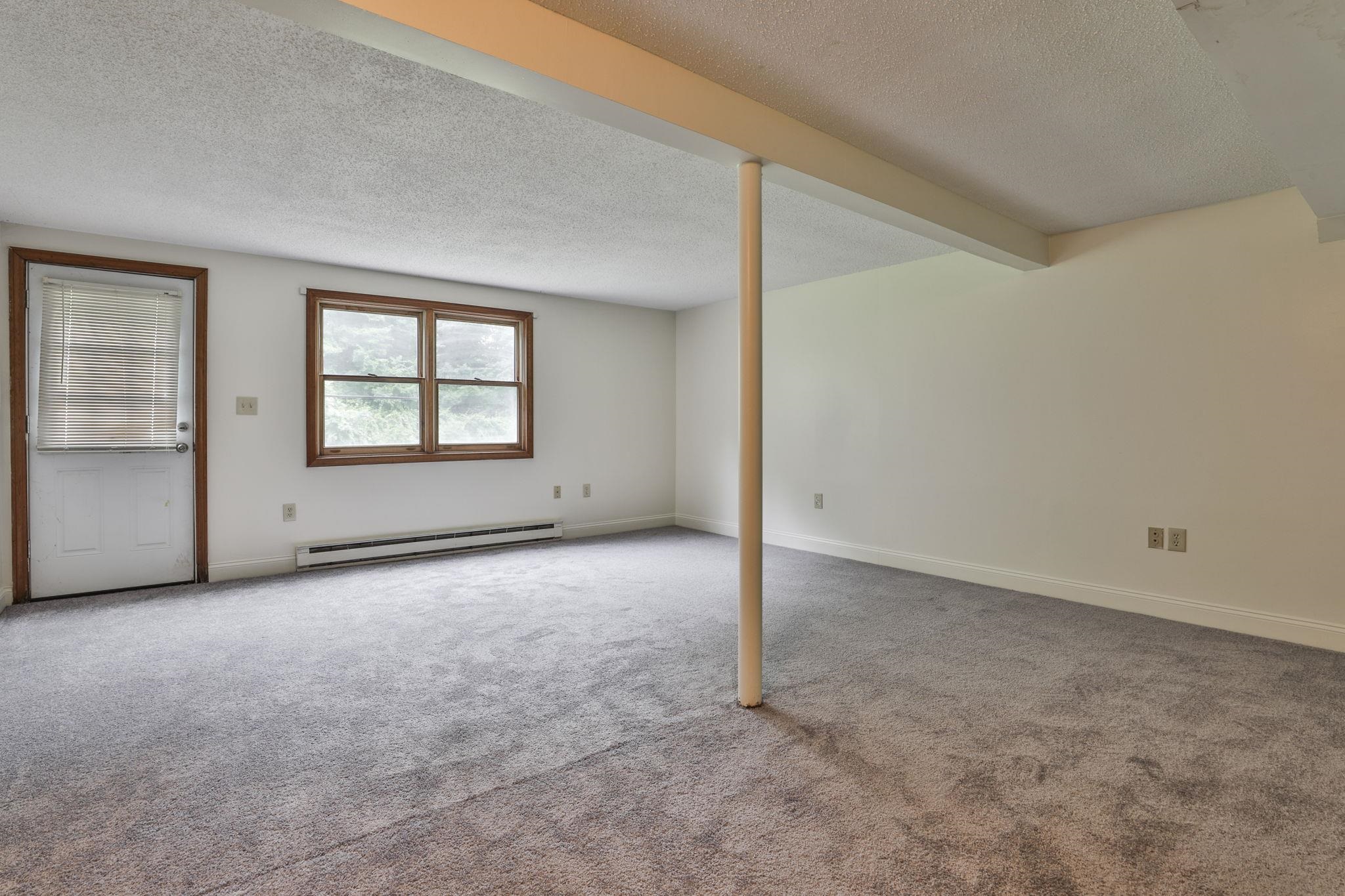 879 Mammoth Road, Unit 5 Manchester, NH 03104 - Photo 25 of 33