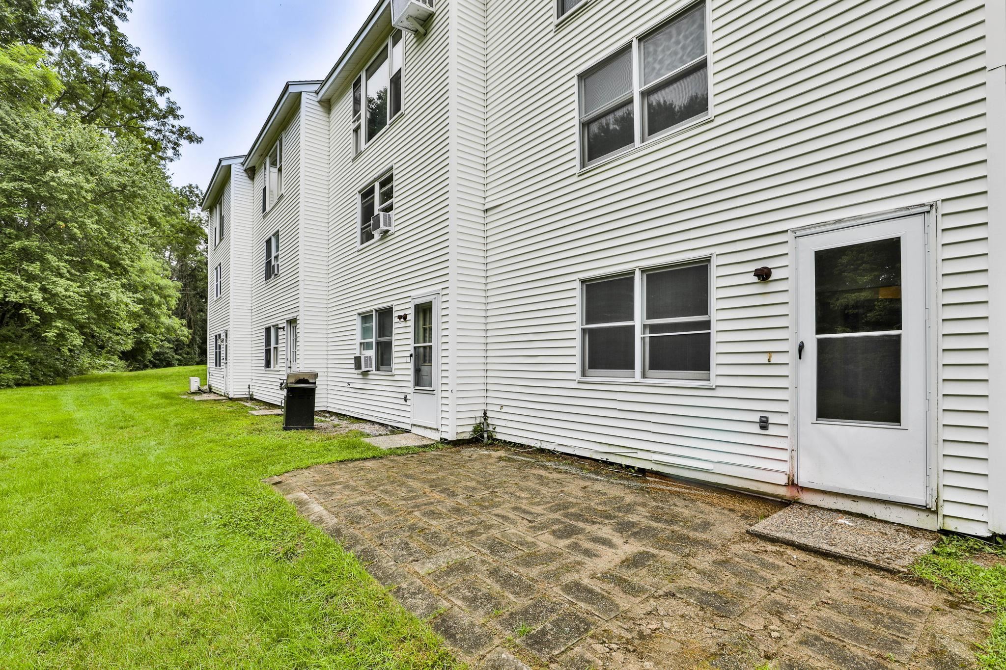 879 Mammoth Road, Unit 5 Manchester, NH 03104 - Photo 28 of 33