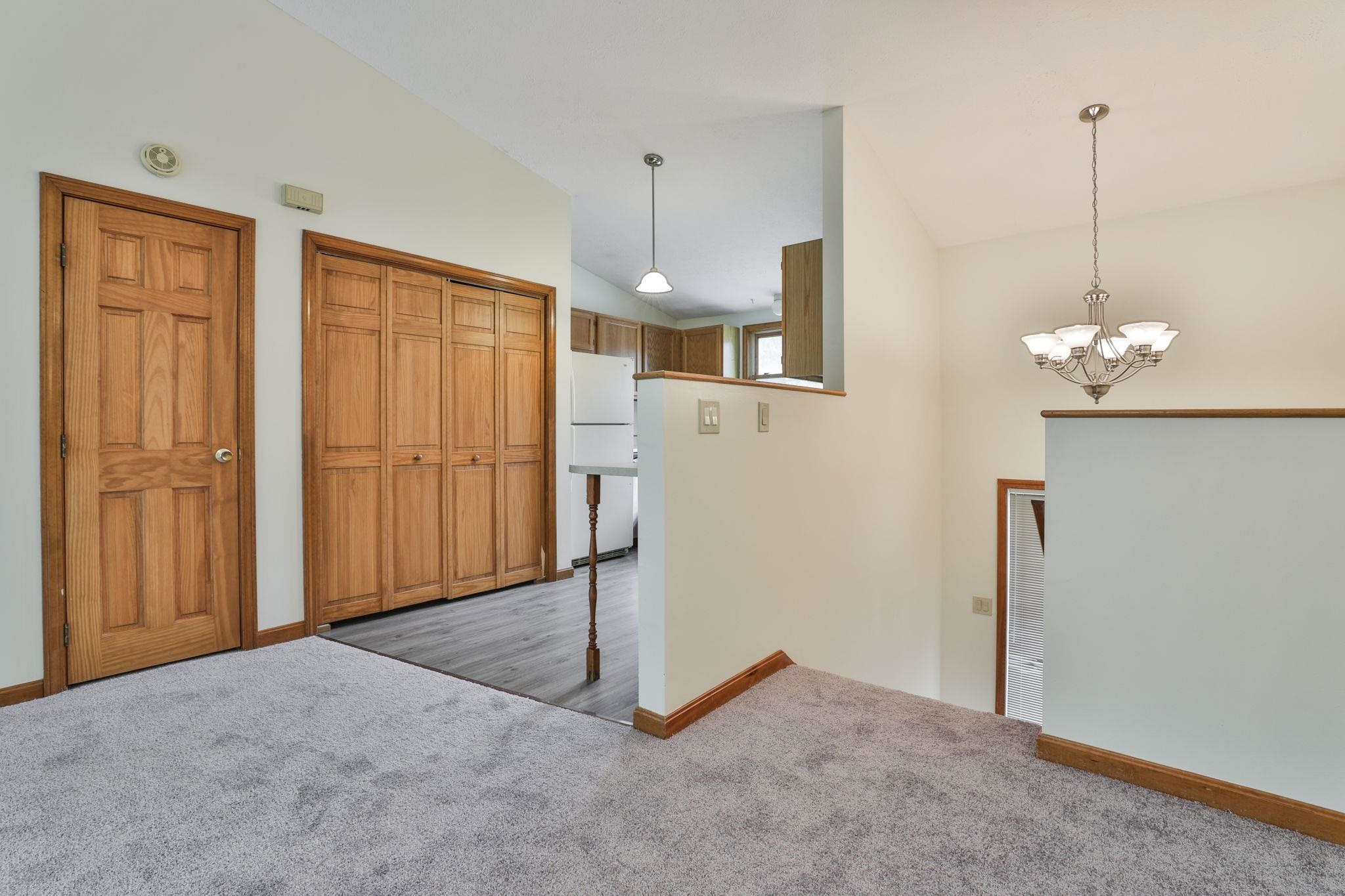 879 Mammoth Road, Unit 5 Manchester, NH 03104 - Photo 5 of 33