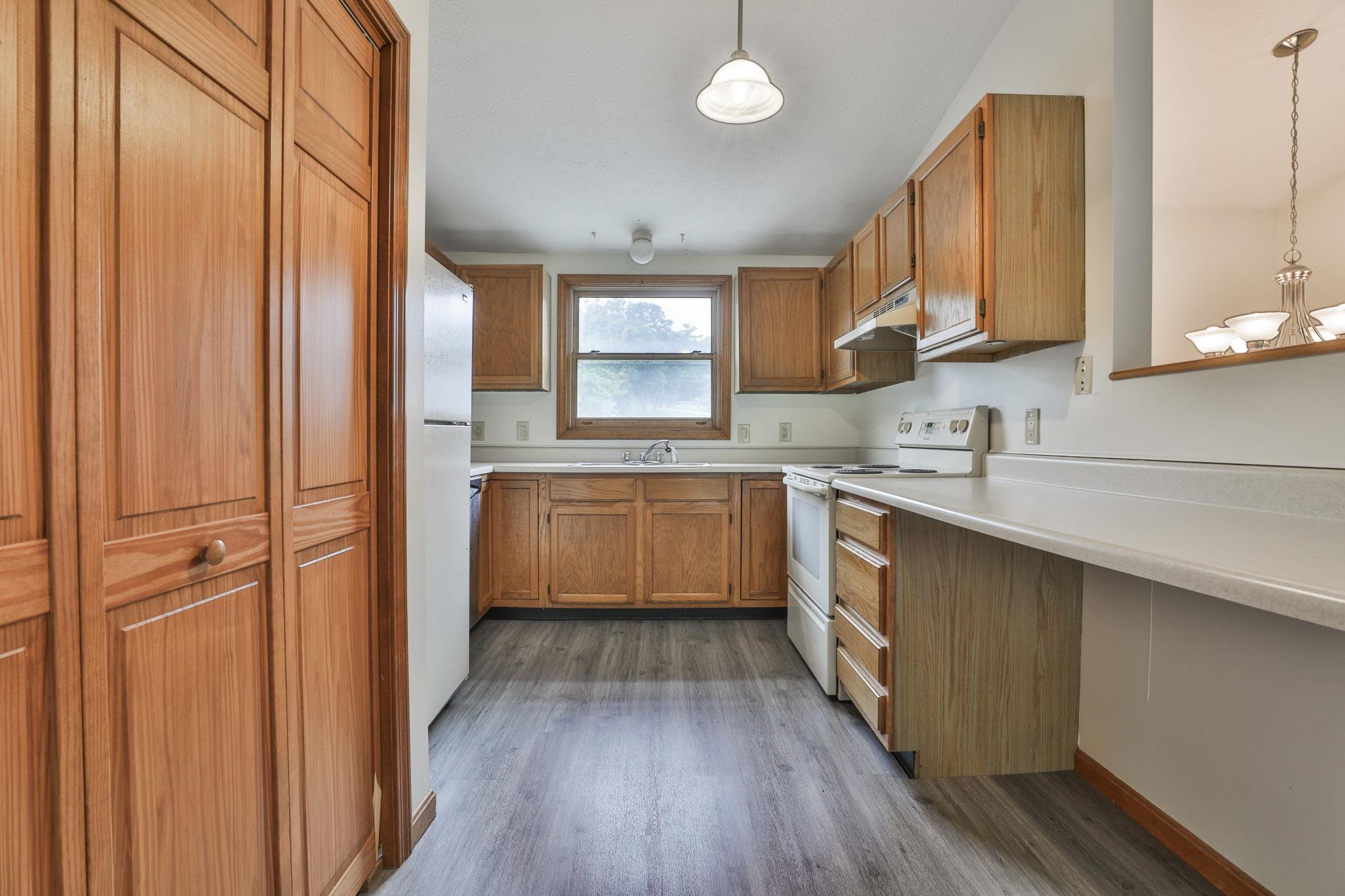 879 Mammoth Road, Unit 5 Manchester, NH 03104 - Photo 7 of 33