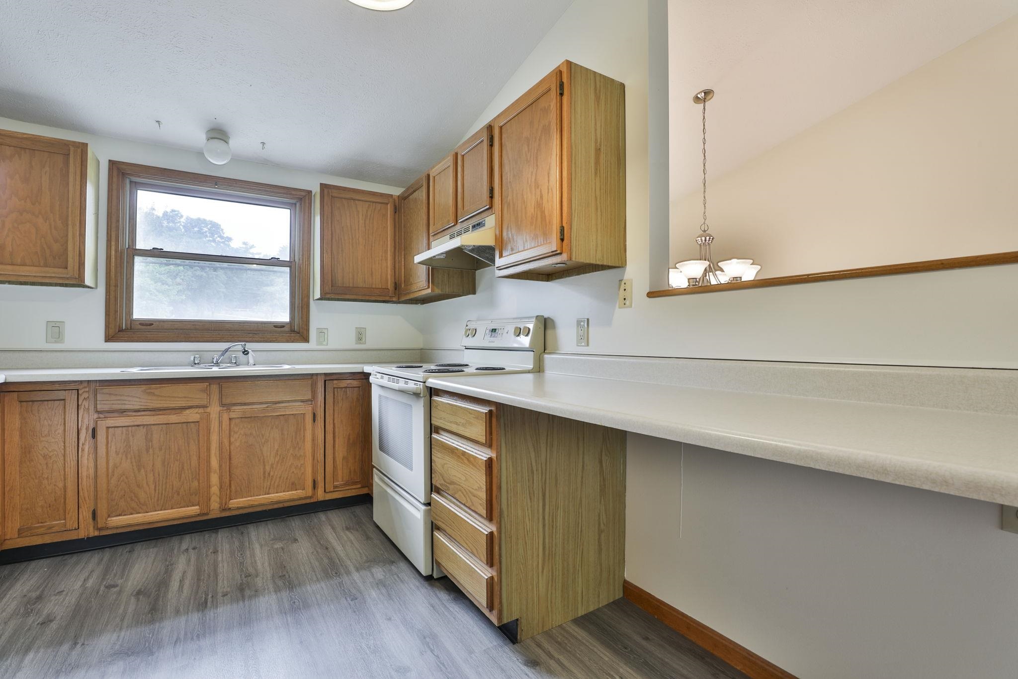 879 Mammoth Road, Unit 5 Manchester, NH 03104 - Photo 8 of 33