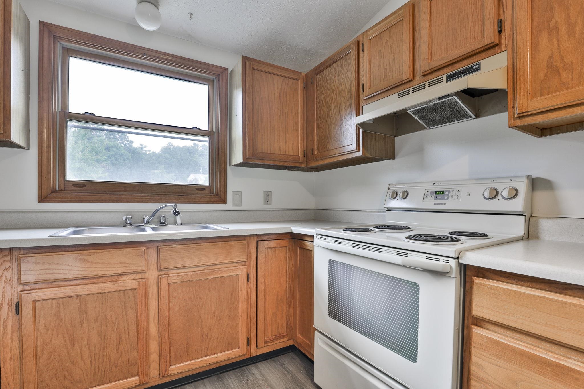 879 Mammoth Road, Unit 5 Manchester, NH 03104 - Photo 10 of 33
