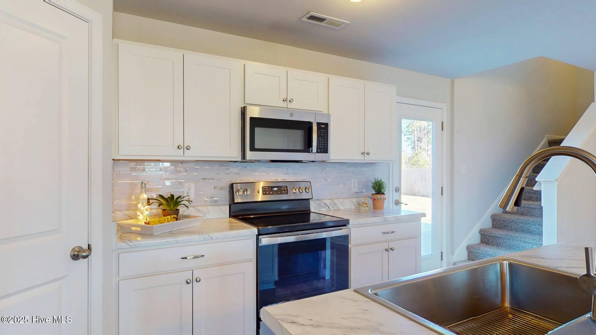 305 Range Circle Holly Ridge, NC 28445 - Photo 11 of 36 305-HR (12)