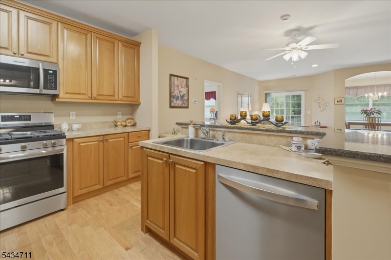 104 Ridgeview Lane Mount Arlington, NJ 07856 - Photo 5 of 40