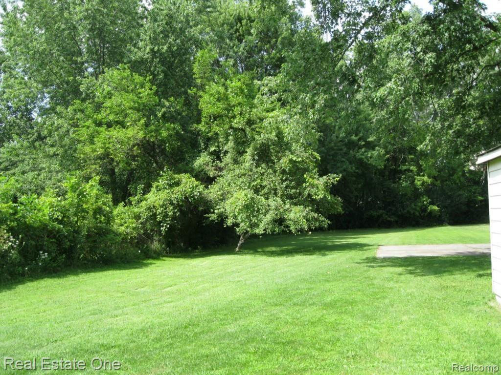 913 Vanderpool Avenue Troy, MI 48083 - Photo 20 of 31 Apple Tree-View Family Rm