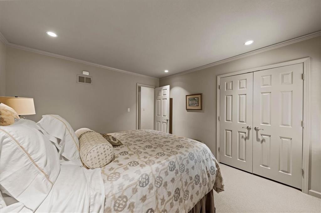 12503 Overbrook Road Leawood, KS 66209 - Photo 21 of 33