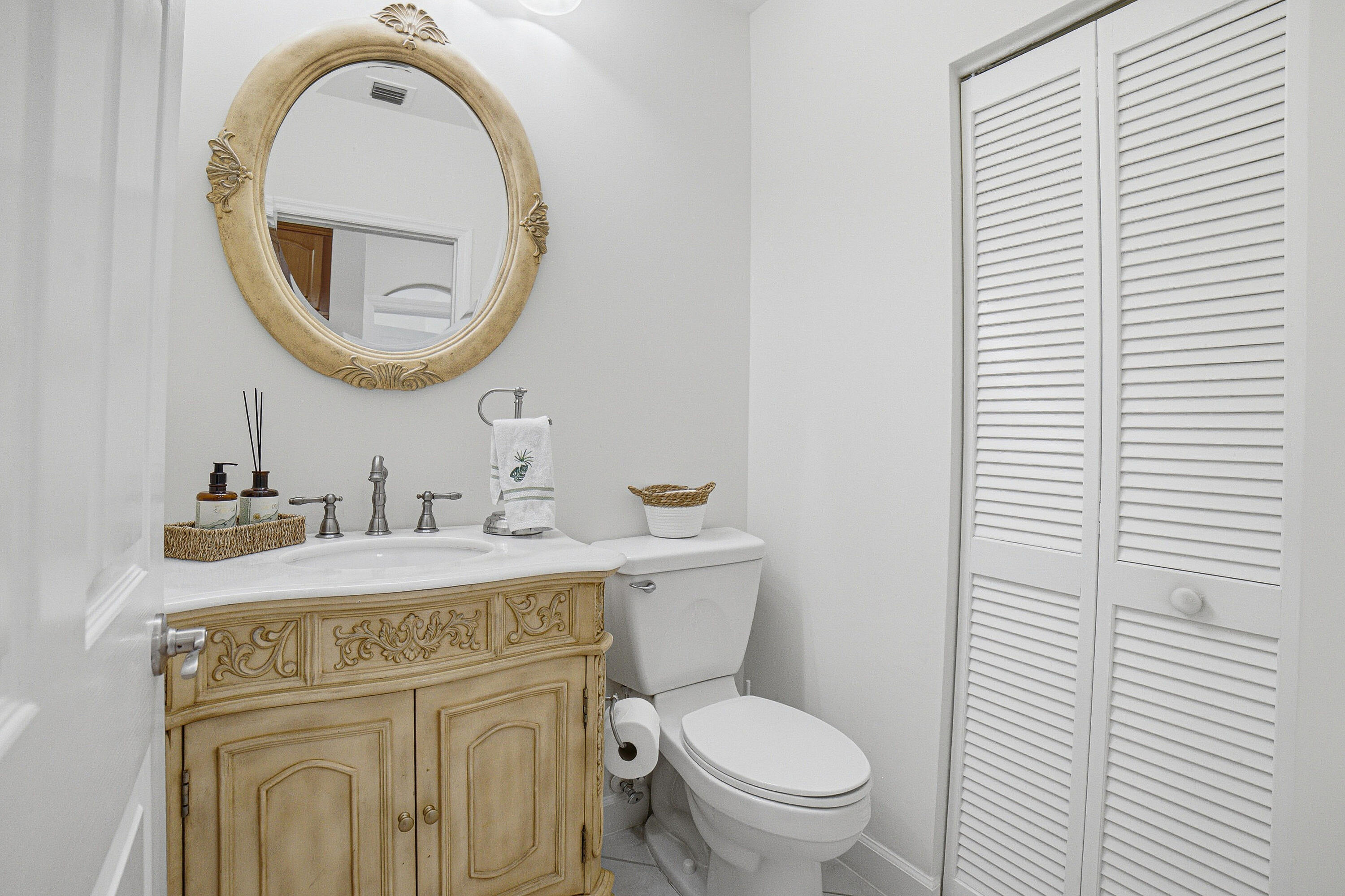 9682 Vía Emilie Boca Raton, FL 33428 - Photo 28 of 35 Bathroom2