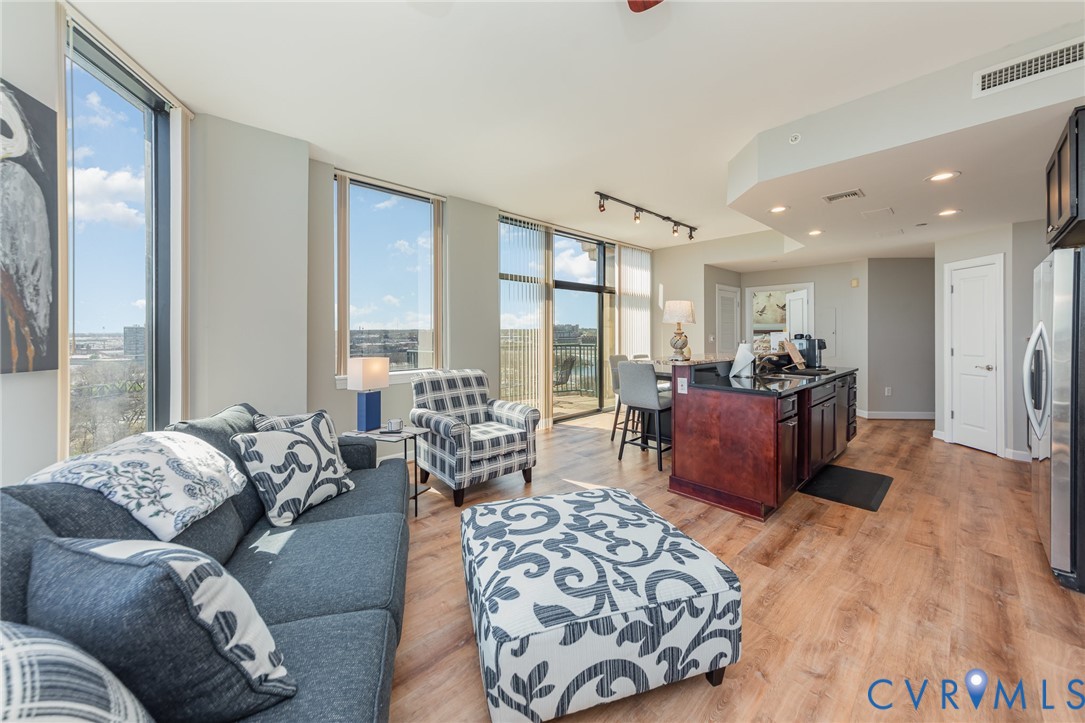 1101 Haxall Point, Unit 1014 Richmond, VA 23219 - Photo 4 of 16