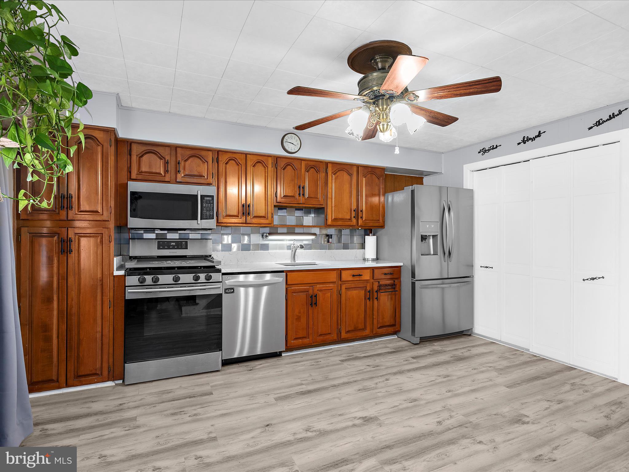 8104 Mid Haven Road Baltimore, MD 21222 - Photo 12 of 35 STAINLESS STEEL APPLIANCES CONVEY.