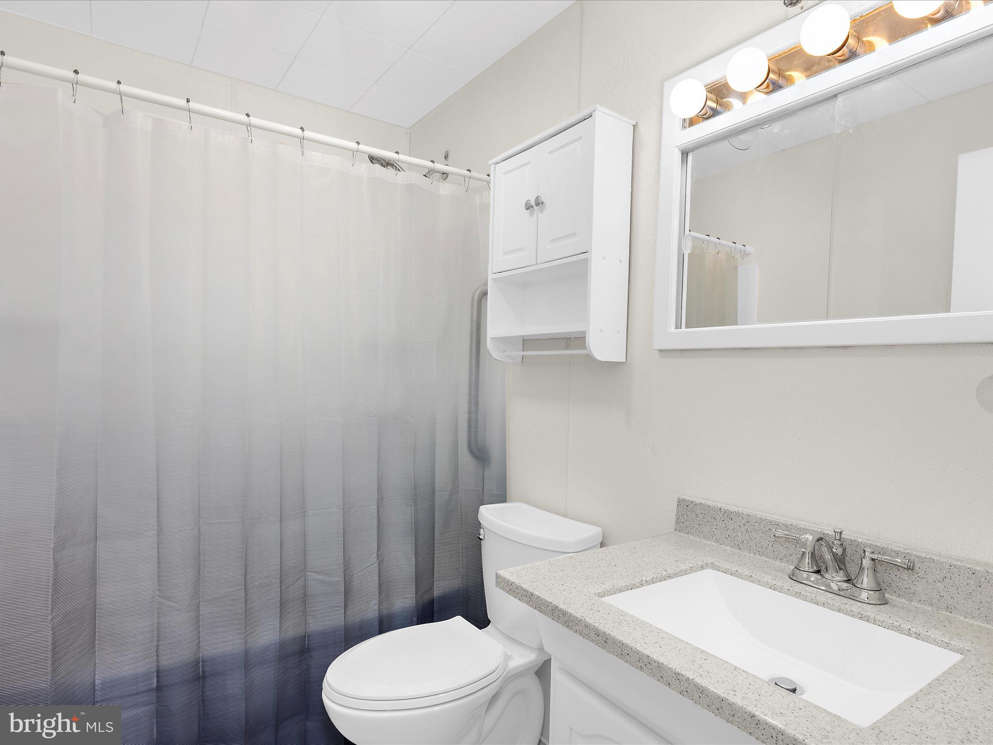 8104 Mid Haven Road Baltimore, MD 21222 - Photo 17 of 35 FULL BATH ON UPPER LEVEL.