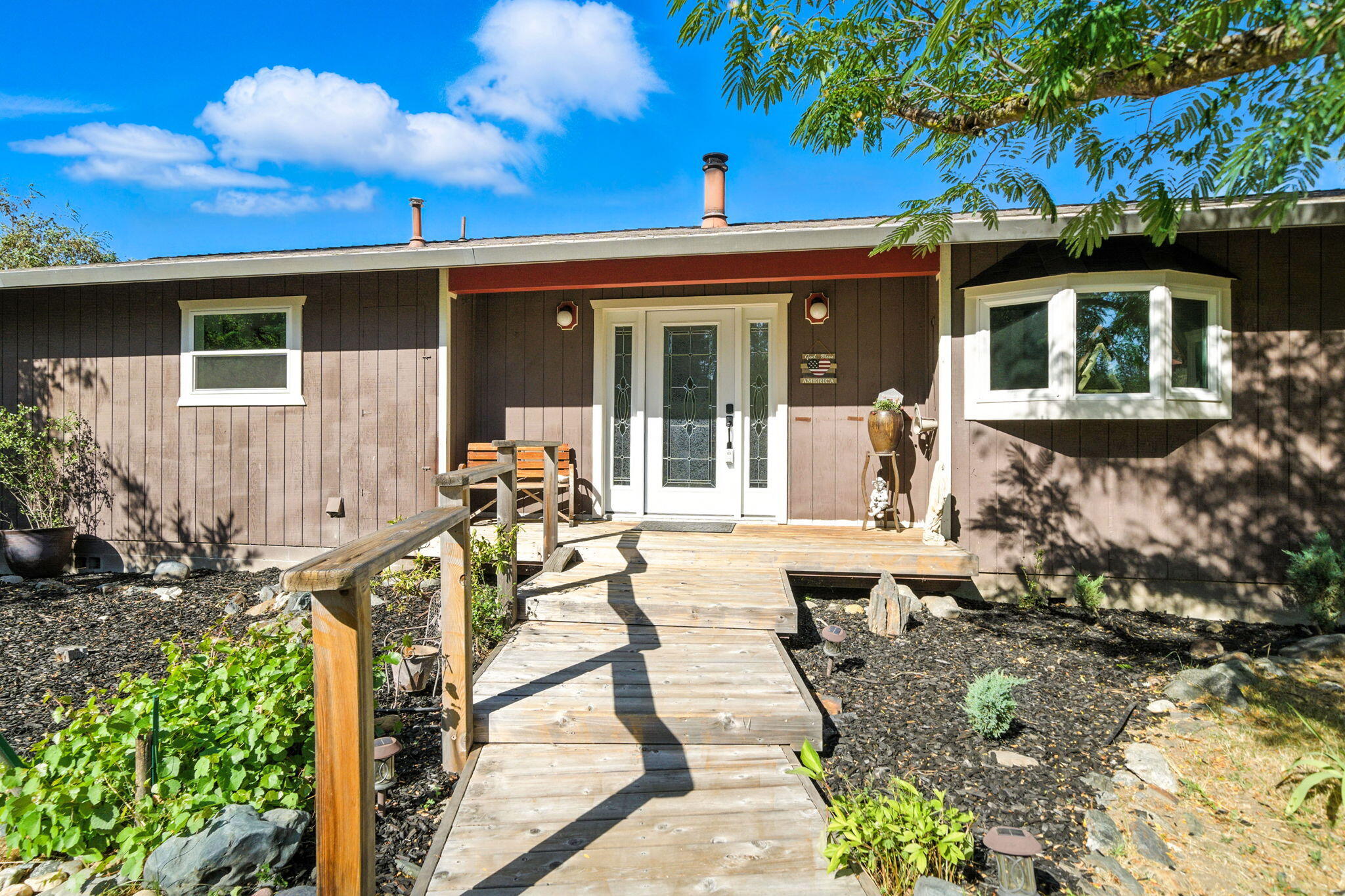 61 Chief George Lewiston, CA 96052 - Photo 20 of 101 a front view of a house with patio