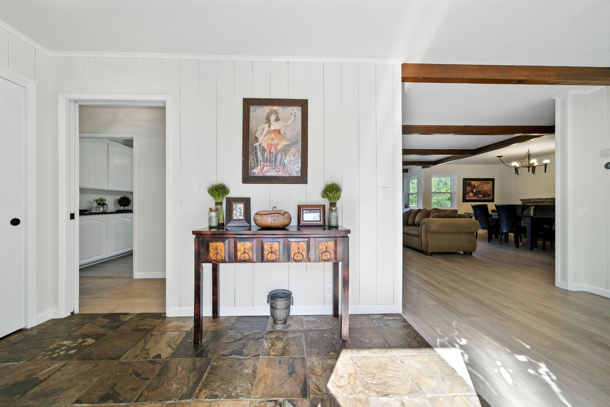 61 Chief George Lewiston, CA 96052 - Photo 22 of 101 a living room with furniture and a table