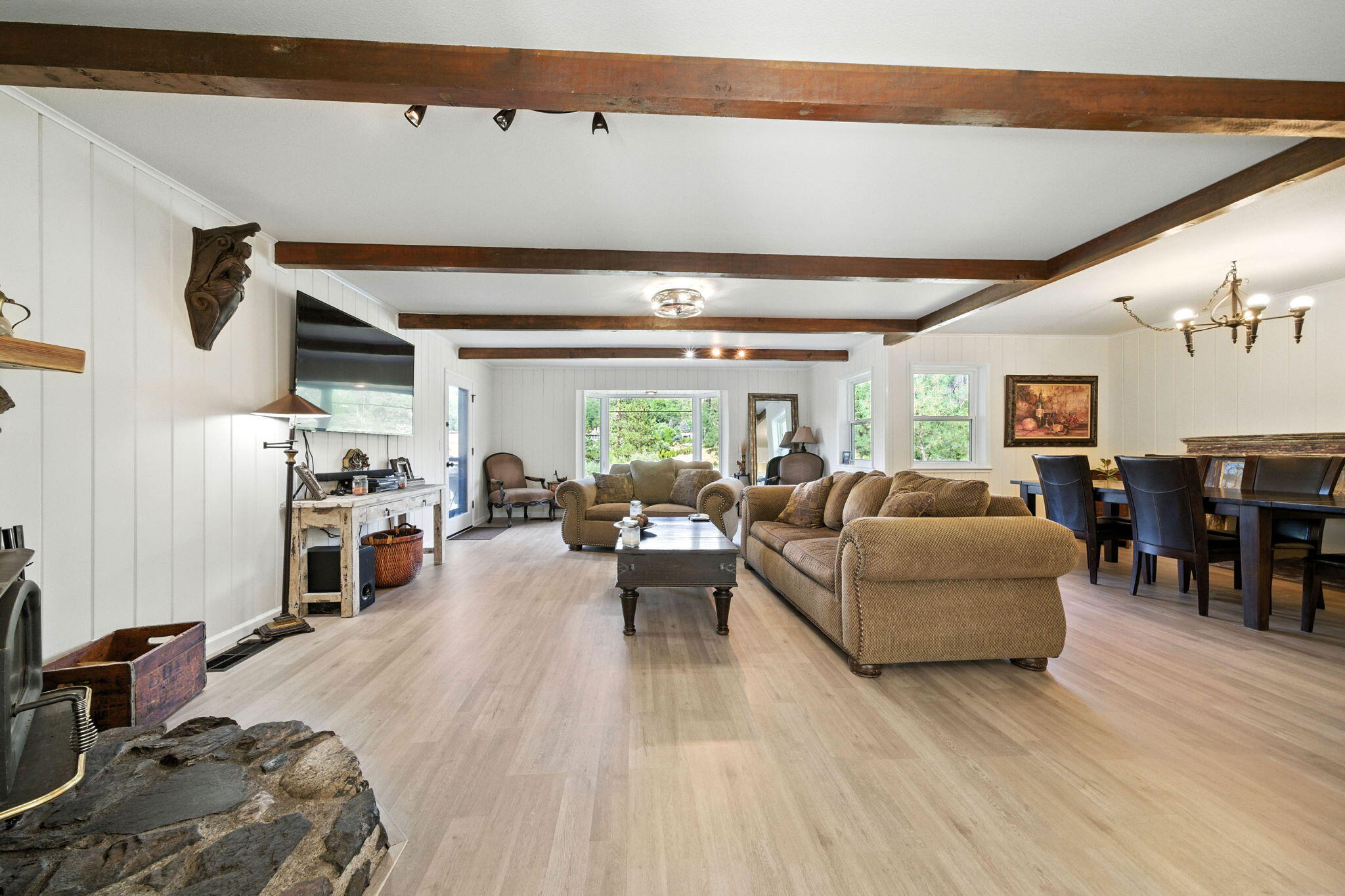 61 Chief George Lewiston, CA 96052 - Photo 23 of 101 a living room with furniture and a wooden floor
