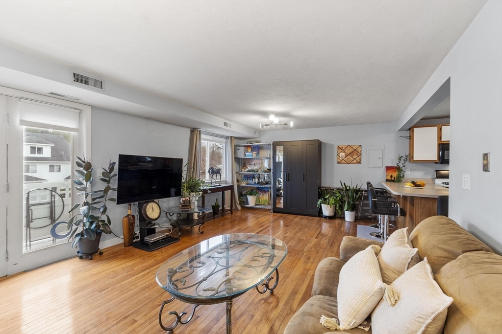 360 Littleton Road, Unit D8 Chelmsford, MA 01824 - Photo 11 of 39 Gallery Image 11