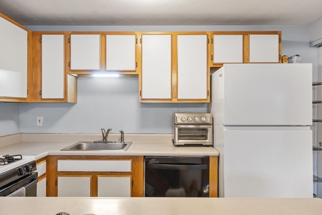 360 Littleton Road, Unit D8 Chelmsford, MA 01824 - Photo 5 of 39 Gallery Image 5