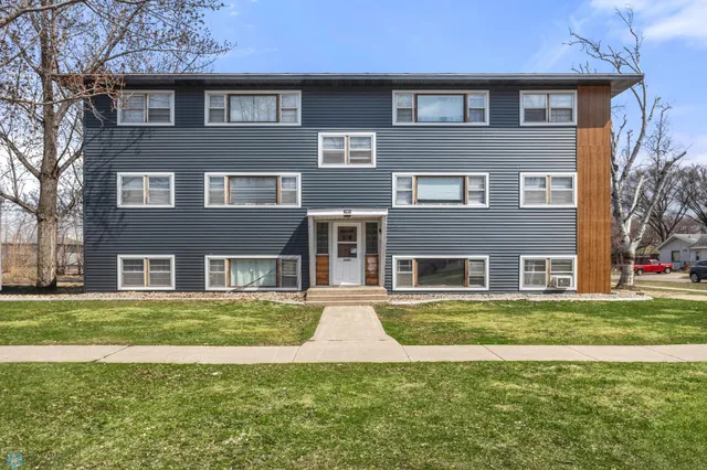 $568,000 | 2501 9th Street North, Fargo, ND 58102