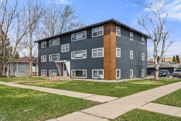 $568,000 | 2501 9th Street North, Fargo, ND 58102