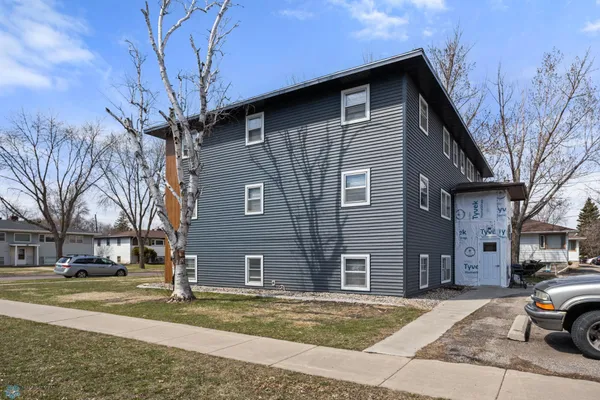 $568,000 | 2501 9th Street North, Fargo, ND 58102