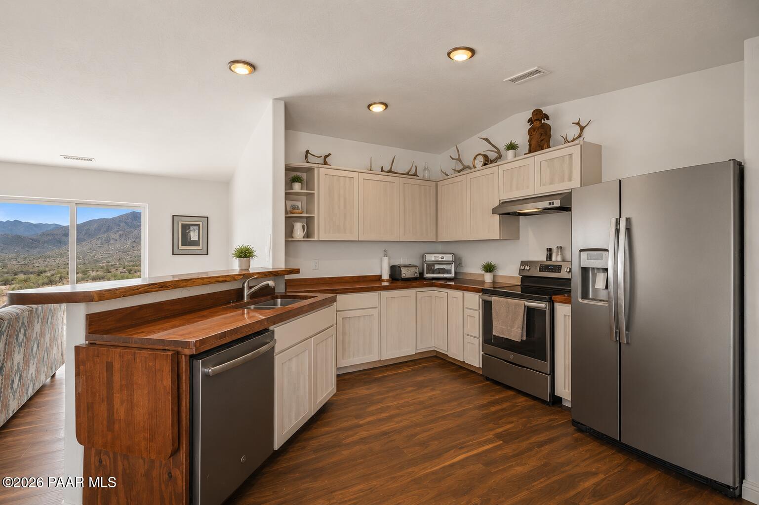 17200 South Dripping Springs Road Mayer, AZ 86333 - Photo 12 of 48 Kitchen