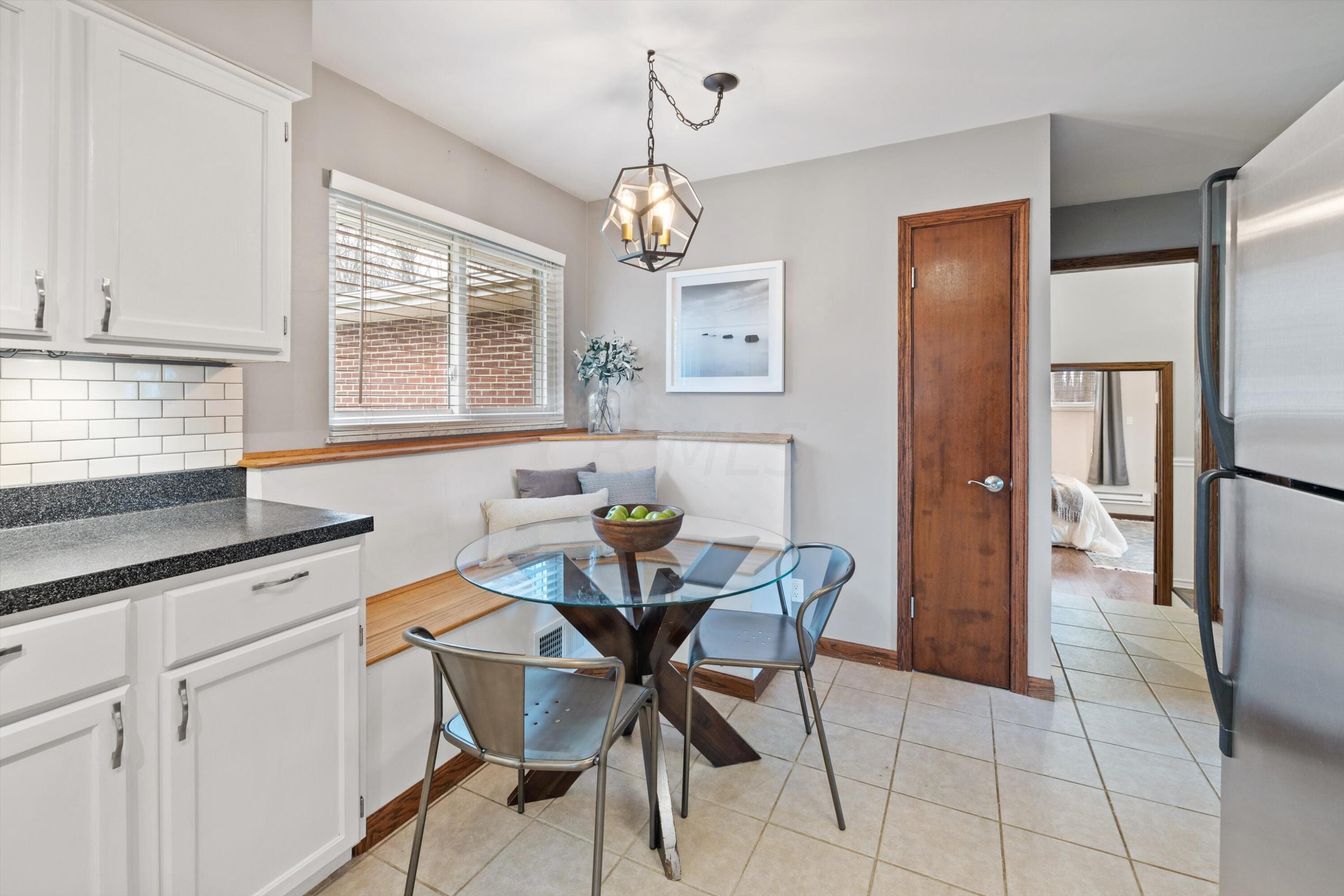 239 Sims Road Southwest Pataskala, OH 43062 - Photo 11 of 41 Eating Space