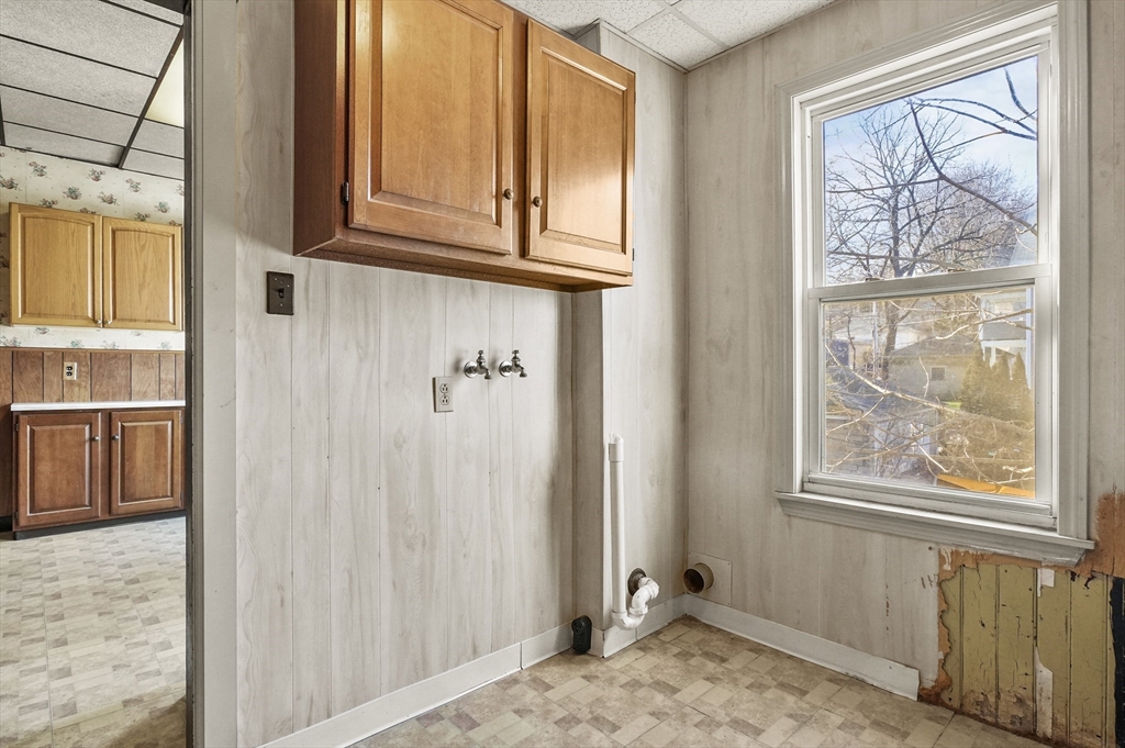 3 Clearview Avenue Worcester, MA 01605 - Photo 39 of 42 a view of a window of an empty room