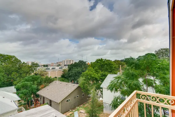 $4,000 | 906 Juniper Street, Austin, TX 78702