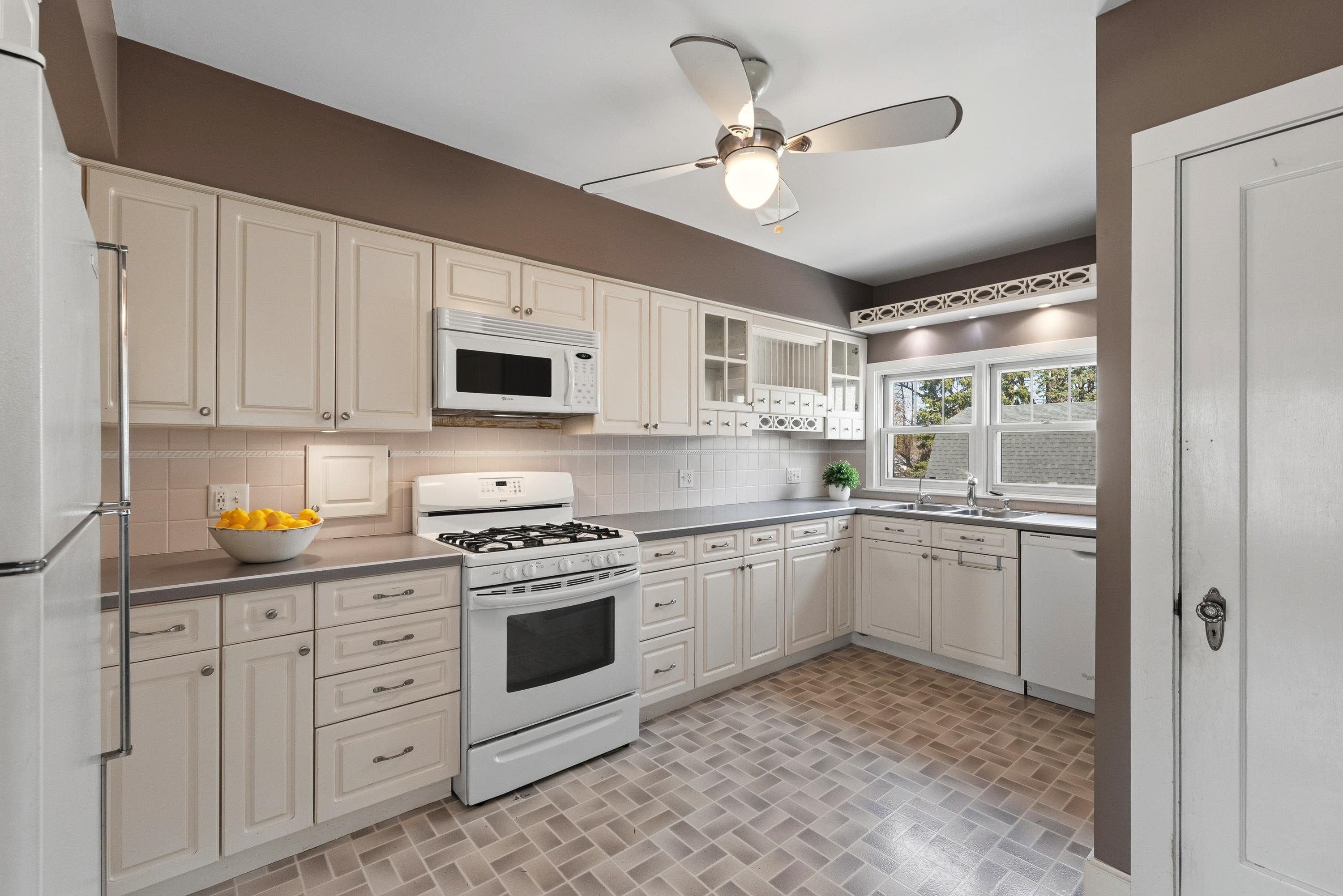 310 East 3rd Street Beaver Dam, WI 53916 - Photo 11 of 43