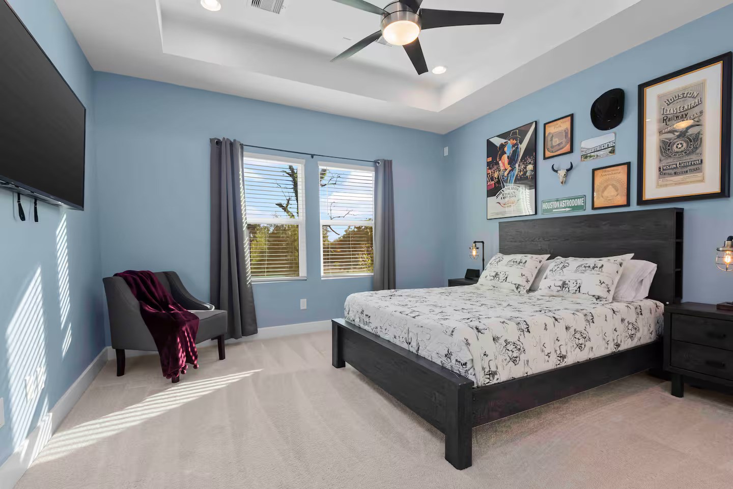 4202 Gillespie Street, Unit A Houston, TX 77020 - Photo 12 of 20 a bedroom with a bed and furniture